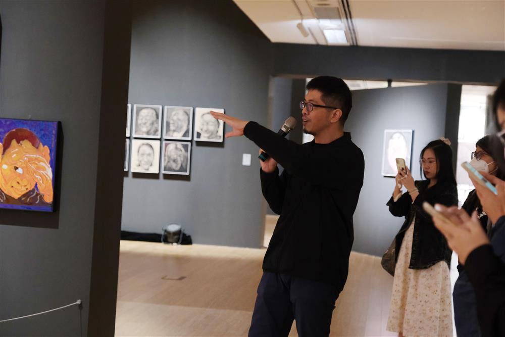 <p>展覽統籌唐重以“塵光--方力鈞個展”為例,向參與者細細道出策展、佈展及館藏等方面的工作要點。</p>
