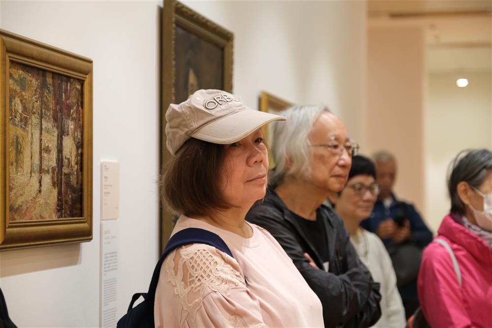 <p>陳美儀女士，在“赤瓦堂” 跟從趙偉夫先生接受藝術啟蒙，學習素描、水彩、油畫及國畫，談起過往經常跟隨趙老師四出寫生作畫的美好日子，至今仍然津津樂道。</p>

<p> </p>
