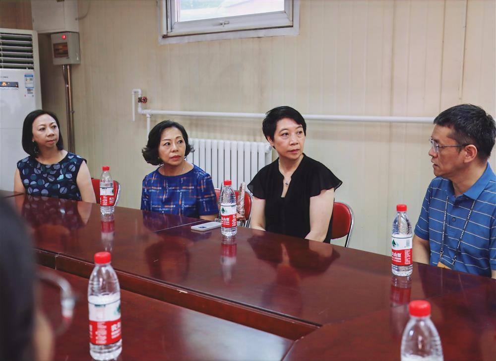 <p><span style="color: rgb(5, 5, 5); font-family: "Segoe UI Historic", "Segoe UI", Helvetica, Arial, sans-serif; font-size: 15px;">嘉賓們來到故宮博物院宮廷部參觀及交流，了解宮廷部的工作概況以及實習生未來的工作安排。</span></p>
