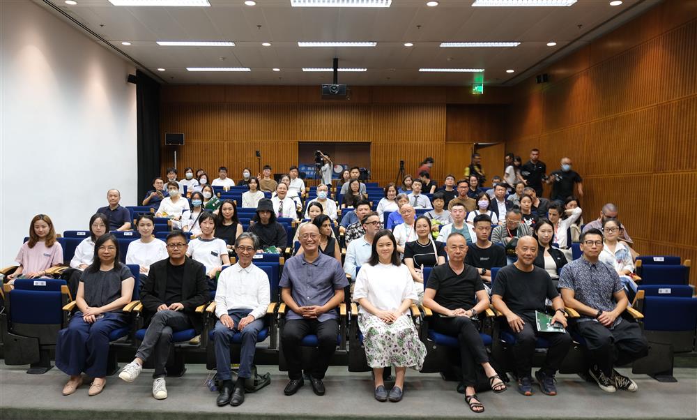 <p>專題講座出席者眾，不少參展藝術家及藝術愛好者參與。</p>
