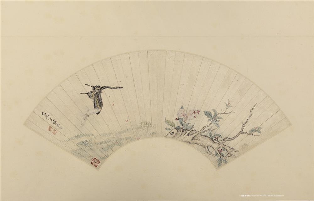 <p><span style="white-space-collapse: preserve;">惲珠(1771—1833年),字星聯,號瑜浦,一作珍浦,晚號蓉湖夫人,自稱毗陵女史。陽湖(今江蘇常州)人,惲冰之侄女,溫州知府完顏廷璐妻,南河河道總督麟慶母。她擅賦詩作文,工繪花鳥草蟲,精於織繡,十三歲時就享有“針神”之美名,被譽為女中之儒。其畫風屬於惲南田精整工致一派。鄧以誠《骨董瑣記》記她:“受筆法於族姑青於,深得甌香神韻。”李浚之《清畫家詩史》亦言她:“工花卉,得其家南田老人法。”她輯有《國朝閨秀正始集》,著《紅香館詩草》。</span><br />
<br />
<span style="white-space-collapse: preserve;">***********</span><br />
<span style="white-space-collapse: preserve;">惲珠</span><br />
<span style="white-space-collapse: preserve;">海棠蛺蝶圖</span><br />
<span style="white-space-collapse: preserve;">設色紙本扇頁</span><br />
<span style="white-space-collapse: preserve;">清</span><br />
<span style="white-space-collapse: preserve;">縱16釐米 橫49釐米</span><br />
<span style="white-space-collapse: preserve;">故宮博物院藏</span><br />
<br />
<span style="white-space-collapse: preserve;">※展品圖片及部分文字資料由故宮博物院/上海博物館提供</span></p>