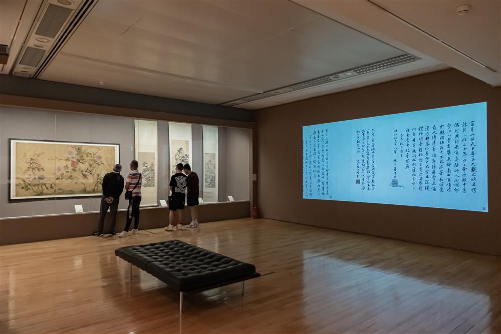 <p><a href="https://www.mam.gov.mo/cn/exhibition/1170"><span style="color: rgb(5, 5, 5); font-family: "Segoe UI Historic", "Segoe UI", Helvetica, Arial, sans-serif; font-size: 15px;">【造化在手——故宮、上博珍藏惲壽平書畫特展】</span></a></p>
<p><span style="color: rgb(5, 5, 5); font-family: "Segoe UI Historic", "Segoe UI", Helvetica, Arial, sans-serif; font-size: 15px;">澳門藝術博物館與故宮博物院、上海博物館攜手合作,舉辦“造化在手——故宮、上博珍藏惲壽平書畫特展”。展覽精心遴選故宮、上博兩家所藏惲壽平等作品180餘件,通過“南田真跡”“南田後學”“同道藝友”三部分內容集中展現惲壽平的藝術成就與其深遠影響,以冀完成藝博館“清六家”展覽之書畫藝事。</span><br style="color: rgb(5, 5, 5); font-family: "Segoe UI Historic", "Segoe UI", Helvetica, Arial, sans-serif; font-size: 15px;" />
<br style="color: rgb(5, 5, 5); font-family: "Segoe UI Historic", "Segoe UI", Helvetica, Arial, sans-serif; font-size: 15px;" />
</p>