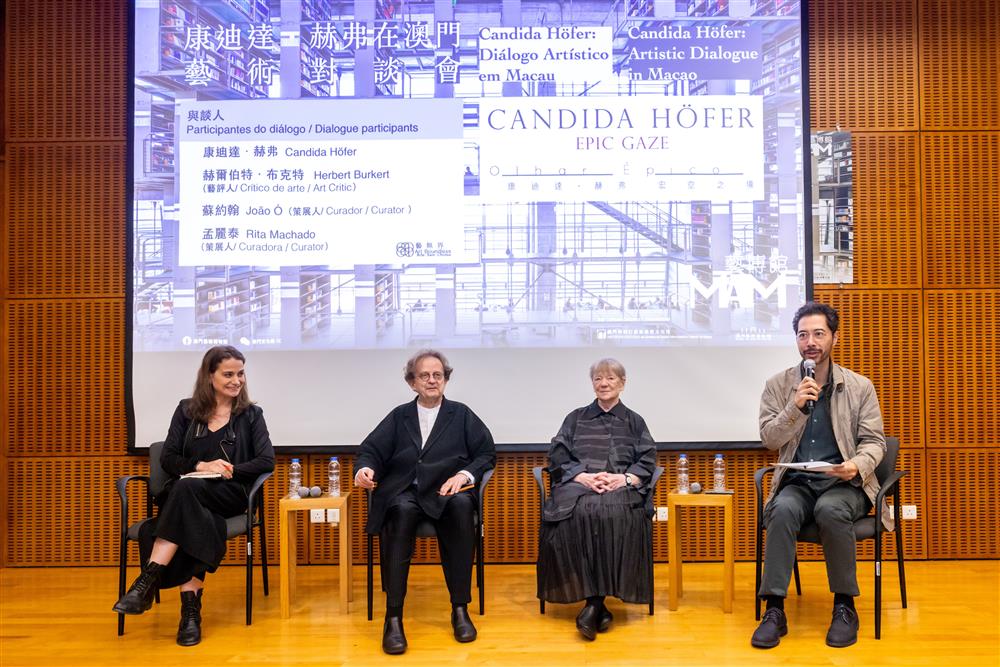 <p><span style="color: rgb(5, 5, 5); font-family: "Segoe UI Historic", "Segoe UI", Helvetica, Arial, sans-serif; font-size: 15px;">“赫弗在澳門── 康迪達‧赫弗藝術對談會”透過是次攝影展藝術家與藝評人和策展人的交流對話,讓觀眾加深了解。</span></p>