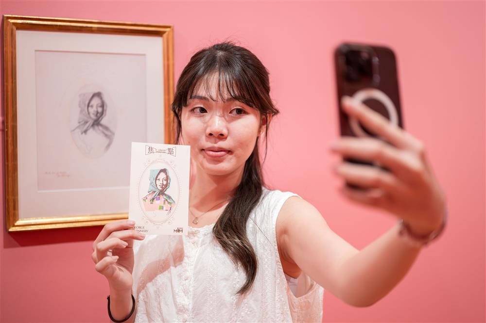 <p><span style="color: rgb(5, 5, 5); font-family: "Segoe UI Historic", "Segoe UI", Helvetica, Arial, sans-serif; font-size: 15px;">使用完成“蜑家女”套色卡片,選好角度在展場打卡拍攝創意照片;將相片公開分享至社交媒體,並標註 </span><span class="html-span xdj266r x11i5rnm xat24cr x1mh8g0r xexx8yu x4uap5 x18d9i69 xkhd6sd x1hl2dhg x16tdsg8 x1vvkbs" style="margin: 0px; overflow-wrap: break-word; padding: 0px; font-family: "Segoe UI Historic", "Segoe UI", Helvetica, Arial, sans-serif; color: rgb(5, 5, 5); font-size: 15px;"><a class="x1i10hfl xjbqb8w x1ejq31n xd10rxx x1sy0etr x17r0tee x972fbf xcfux6l x1qhh985 xm0m39n x9f619 x1ypdohk xt0psk2 xe8uvvx xdj266r x11i5rnm xat24cr x1mh8g0r xexx8yu x4uap5 x18d9i69 xkhd6sd x16tdsg8 x1hl2dhg xggy1nq x1a2a7pz x1sur9pj xkrqix3 xzsf02u x1s688f" href="https://www.facebook.com/hashtag/%E6%BE%B3%E9%96%80%E8%97%9D%E8%A1%93%E5%8D%9A%E7%89%A9%E9%A4%A8?__eep__=6&__tn__=*NK*F" role="link" style="color: var(--primary-text); cursor: pointer; list-style: none; margin: 0px; text-align: inherit; border-style: none; padding: 0px; border-width: 0px; outline: none; -webkit-tap-highlight-color: transparent; font-weight: 600; touch-action: manipulation; display: inline; font-family: inherit;" tabindex="0">#澳門藝術博物館</a></span><span style="color: rgb(5, 5, 5); font-family: "Segoe UI Historic", "Segoe UI", Helvetica, Arial, sans-serif; font-size: 15px;"> </span><span class="html-span xdj266r x11i5rnm xat24cr x1mh8g0r xexx8yu x4uap5 x18d9i69 xkhd6sd x1hl2dhg x16tdsg8 x1vvkbs" style="margin: 0px; overflow-wrap: break-word; padding: 0px; font-family: "Segoe UI Historic", "Segoe UI", Helvetica, Arial, sans-serif; color: rgb(5, 5, 5); font-size: 15px;"><a class="x1i10hfl xjbqb8w x1ejq31n xd10rxx x1sy0etr x17r0tee x972fbf xcfux6l x1qhh985 xm0m39n x9f619 x1ypdohk xt0psk2 xe8uvvx xdj266r x11i5rnm xat24cr x1mh8g0r xexx8yu x4uap5 x18d9i69 xkhd6sd x16tdsg8 x1hl2dhg xggy1nq x1a2a7pz x1sur9pj xkrqix3 xzsf02u x1s688f" href="https://www.facebook.com/hashtag/%E7%84%A6%E9%BB%9E?__eep__=6&__tn__=*NK*F" role="link" style="color: var(--primary-text); cursor: pointer; list-style: none; margin: 0px; text-align: inherit; border-style: none; padding: 0px; border-width: 0px; outline: none; -webkit-tap-highlight-color: transparent; font-weight: 600; touch-action: manipulation; display: inline; font-family: inherit;" tabindex="0">#焦點</a></span><span style="color: rgb(5, 5, 5); font-family: "Segoe UI Historic", "Segoe UI", Helvetica, Arial, sans-serif; font-size: 15px;"> </span><span class="html-span xdj266r x11i5rnm xat24cr x1mh8g0r xexx8yu x4uap5 x18d9i69 xkhd6sd x1hl2dhg x16tdsg8 x1vvkbs" style="margin: 0px; overflow-wrap: break-word; padding: 0px; font-family: "Segoe UI Historic", "Segoe UI", Helvetica, Arial, sans-serif; color: rgb(5, 5, 5); font-size: 15px;"><a class="x1i10hfl xjbqb8w x1ejq31n xd10rxx x1sy0etr x17r0tee x972fbf xcfux6l x1qhh985 xm0m39n x9f619 x1ypdohk xt0psk2 xe8uvvx xdj266r x11i5rnm xat24cr x1mh8g0r xexx8yu x4uap5 x18d9i69 xkhd6sd x16tdsg8 x1hl2dhg xggy1nq x1a2a7pz x1sur9pj xkrqix3 xzsf02u x1s688f" href="https://www.facebook.com/hashtag/%E9%8C%A2%E7%B4%8D%E5%88%A9?__eep__=6&__tn__=*NK*F" role="link" style="color: var(--primary-text); cursor: pointer; list-style: none; margin: 0px; text-align: inherit; border-style: none; padding: 0px; border-width: 0px; outline: none; -webkit-tap-highlight-color: transparent; font-weight: 600; touch-action: manipulation; display: inline; font-family: inherit;" tabindex="0">#錢納利</a></span><span style="color: rgb(5, 5, 5); font-family: "Segoe UI Historic", "Segoe UI", Helvetica, Arial, sans-serif; font-size: 15px;">,及其他創意標語。向藝博館接待處工作人員展示你的分享,即時獲得抽獎機會!</span></p>