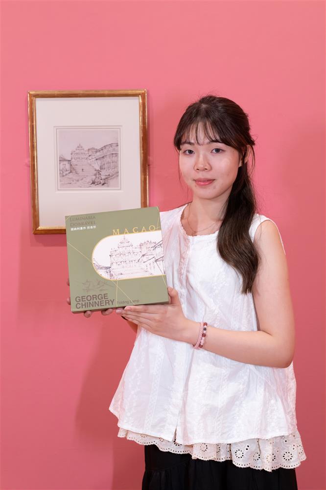 <p><span style="color: rgb(5, 5, 5); font-family: "Segoe UI Historic", "Segoe UI", Helvetica, Arial, sans-serif; font-size: 15px;">禮品以藝博館館藏為主題,精美實用,不容錯過!</span></p>
