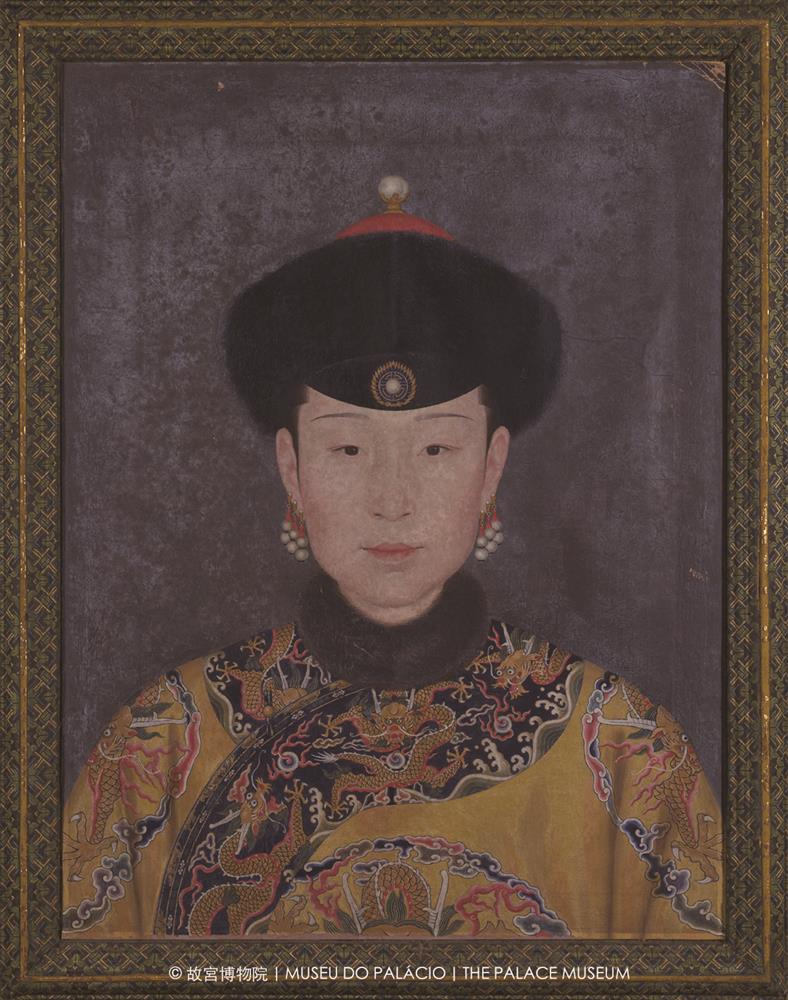 <p>孝賢皇后半身像屏</p>