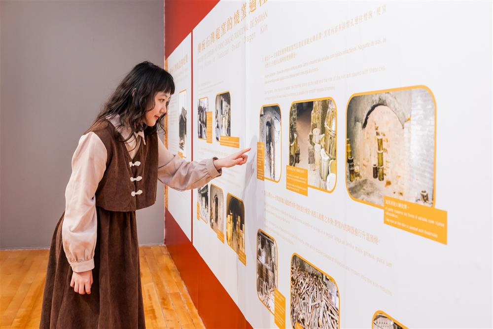 <p><span style="color: rgb(8, 8, 9); font-family: "Segoe UI Historic", "Segoe UI", Helvetica, Arial, sans-serif; font-size: 15px;">石灣龍窯是中國陶業先輩的智慧創造,借助龍窯的火焰使泥土昇華為精美的陶器工藝品。現在就來看看龍窯柴燒技藝是怎麼回事。</span></p>