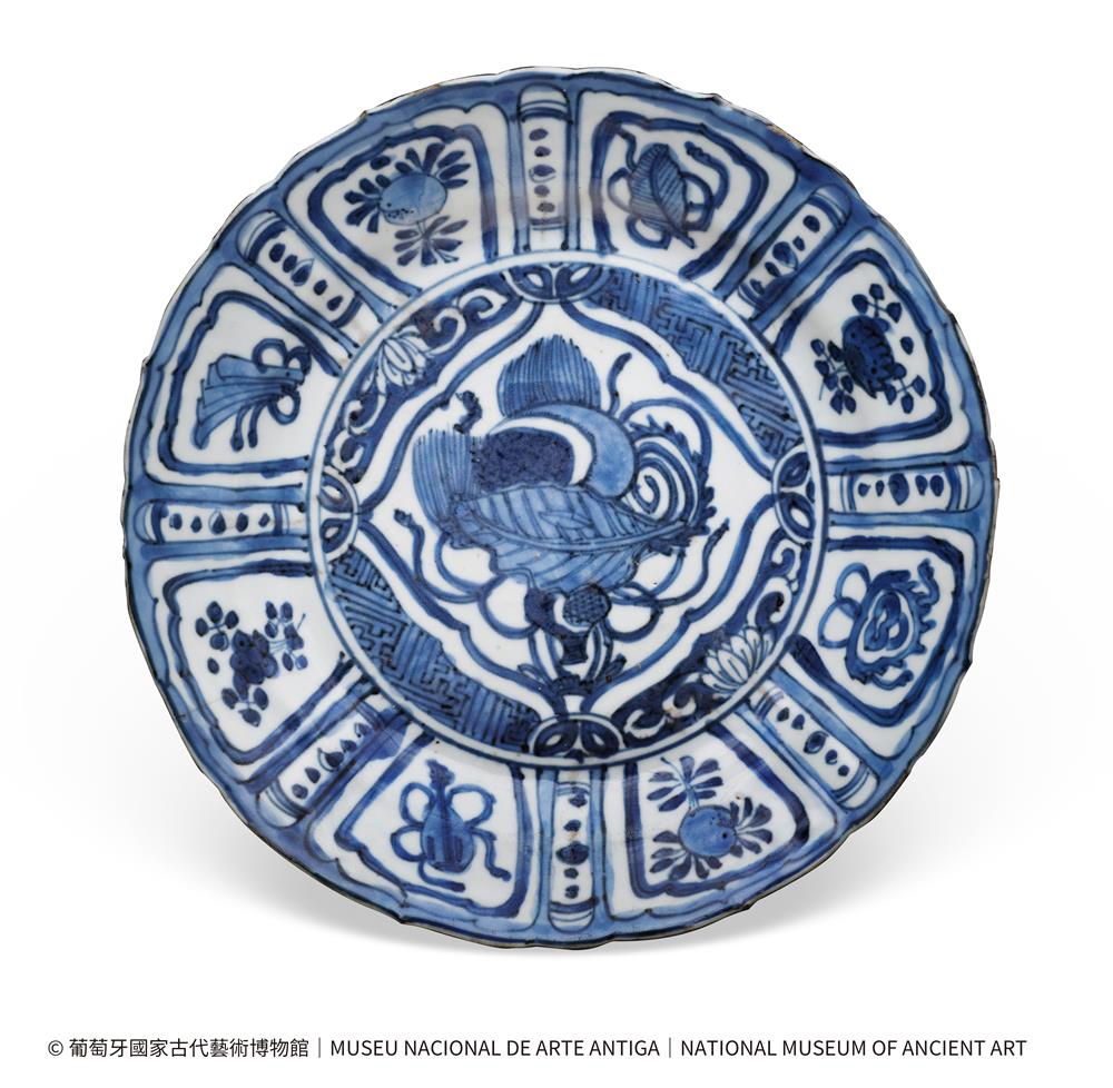 <p>青花開光雜寶紋盤<br />
明萬曆, 約1595 - 1610年<br />
高2.9釐米 口徑20.7釐米<br />
葡萄牙國家古代藝術博物館</p>
<p> </p>