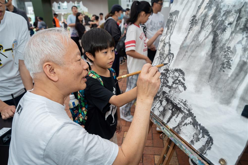 <p>水墨山石繪畫示範</p>