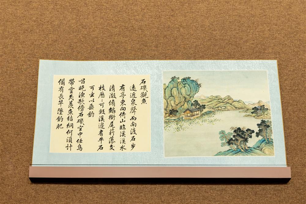 <p>王原祁( 1642—1715),字茂京,號麓台,又號石師道人,王時敏之孫,江蘇太倉人。清康熙九年( 1670)進士,累官戶部侍郎。以繪事供奉清廷,深受皇室青睞,地位顯赫,曾奉旨編纂《佩文齋書畫譜》。山水繼承家法,師法宋元名家,於黃公望淺絳尤為獨絕。喜用乾筆焦墨,層層皴擦,筆墨功力深厚,有“筆端金剛杵”之稱。追隨者眾多,為“婁東派”領袖。與王時敏、王鑒、王翬合稱“四王”。</p>
<p>**********</p>
<p>避暑山莊三十六景圖</p>
<p>王原祁</p>
<p>清(1644—1911)</p>
<p>紙本設色冊頁</p>
<p>縱26.6釐米 橫30釐米(每開,共三十六開)</p>