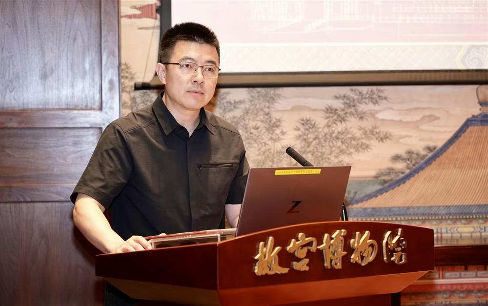 <p><span style="color: rgb(8, 8, 9); font-family: "Segoe UI Historic", "Segoe UI", Helvetica, Arial, sans-serif; font-size: 15px;">故宮博物院常務副院長婁瑋致辭</span></p>