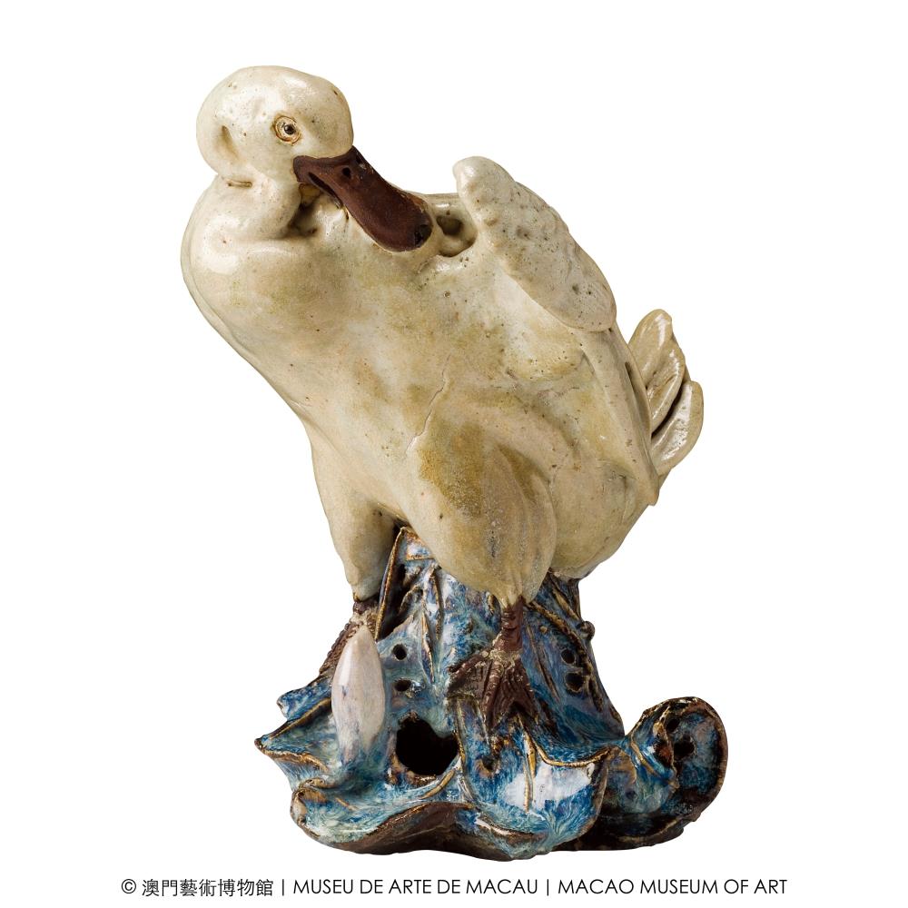 <p>Duck on Lotus Leaf<br />
Anonymous<br />
Late Qing dynasty (1851 – 1911)<br />
Height ︰ 30 cm</p>
