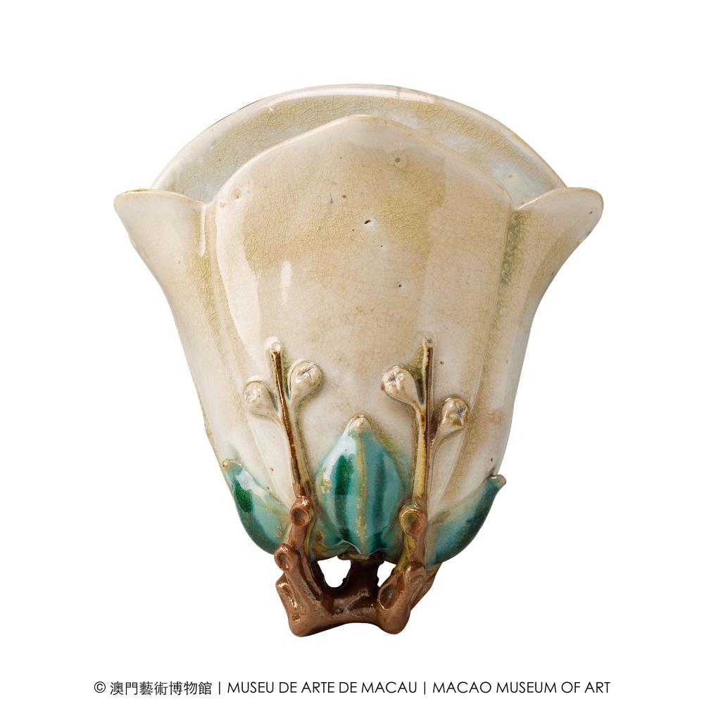 <p>Magnolia Wall Decoration<br />
Anonymous<br />
Late Qing dynasty (1851 – 1911)<br />
Height ︰ 33 cm</p>
